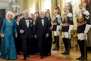 Il Presidente della Repubblica Sergio Mattarella e il Re Carlo III in occasione del pranzo di Stato.