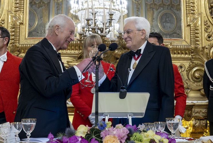 Il Presidente della Repubblica Sergio Mattarella e il Re Carlo III in occasione del pranzo di Stato.
