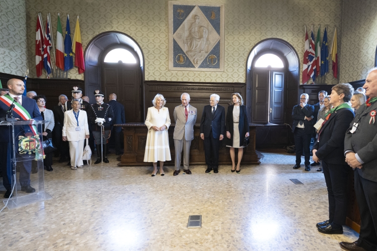 Il Presidente della Repubblica Sergio Mattarella a Ravenna con Re Carlo III, la Regina Camilla e la Signora Laura Mattarella a Palazzo Municipale