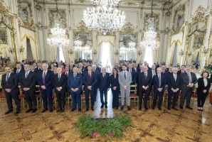 Il Presidente della Sergio Mattarella al termine dell'incontro con con il Capo della Polizia – Direttore generale della pubblica sicurezza, unitamente ad una rappresentanza della Polizia di Stato, in occasione del 173° anniversario della sua costituzione