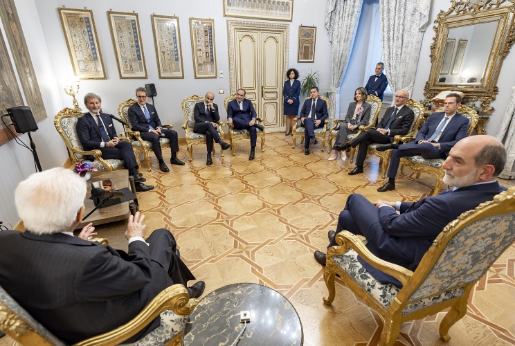 Il Presidente Sergio Mattarella con Stephan Winkelmann, Amministratore Delegato di Automobili Lamborghini S.p.A. in occasione dell'incontro con una delegazione della Società
