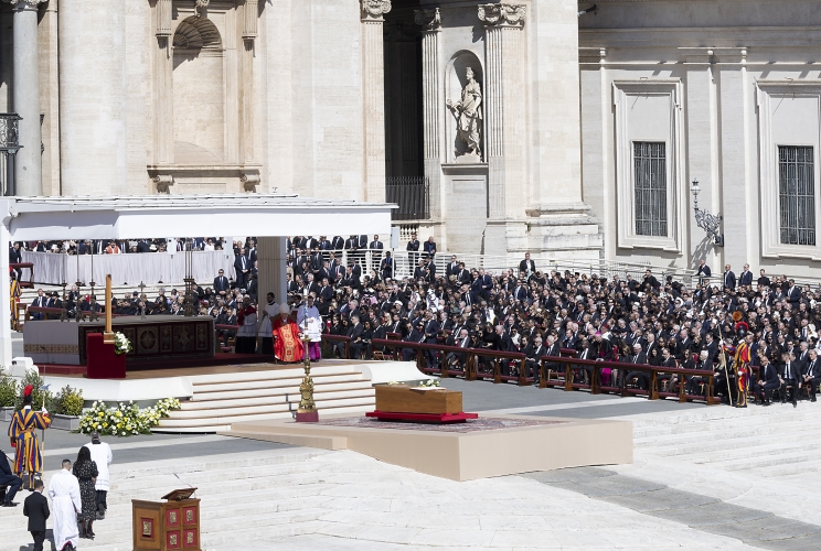 Il Presidente della Repubblica Sergio Mattarella alle Esequie Solenni del Sommo Pontefice Francesco