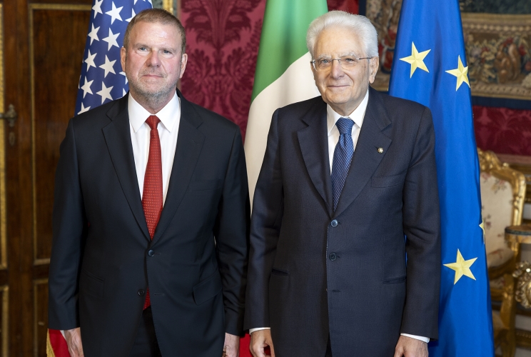 Il Presidente Sergio Mattarella con S.E. il Signor Tilman Joseph Fertitta, nuovo Ambasciatore degli Stati Uniti d’America, in occasione della presentazione delle Lettere credenziali