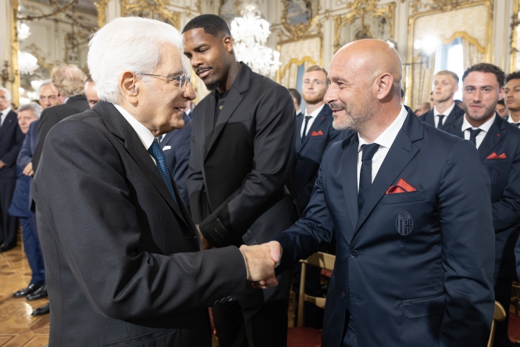 Il Presidente della Repubblica Sergio Mattarella saluta Vincenzo Italiano allenatore del Bologna calcio ,in occasione dell'incontro con le squadre finaliste della Coppa Italia di calcio Frecciarossa Milan – Bologna
