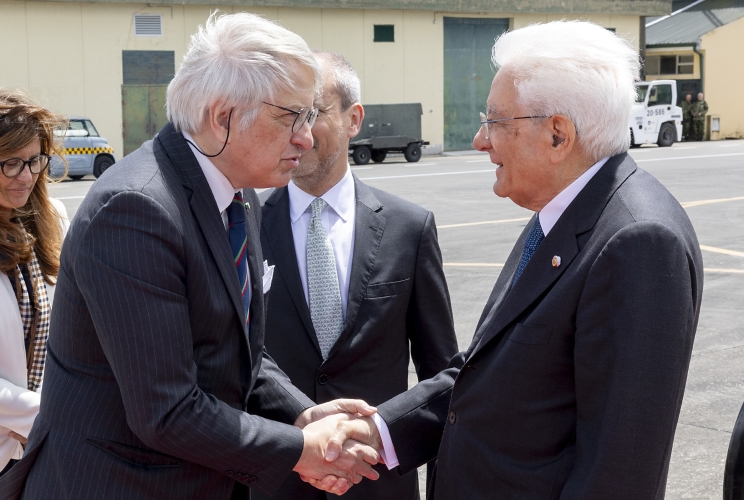 Il Presidente della Repubblica Sergio Mattarella accolto dall'Ambasciatore d'Italia a Lisbona Claudio Miscia, al suo arrivo a Monte Real, in occasione della partecipazione al XVIII simposio COTEC Europa che si svolgerà a Coimbra