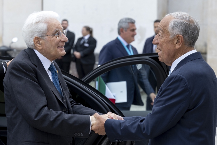 Il Presidente della Repubblica Sergio Mattarella in occasione della consegna della dell'onorificenza accademica di Dottore Honoris Causa dell'Università di Coimbra
