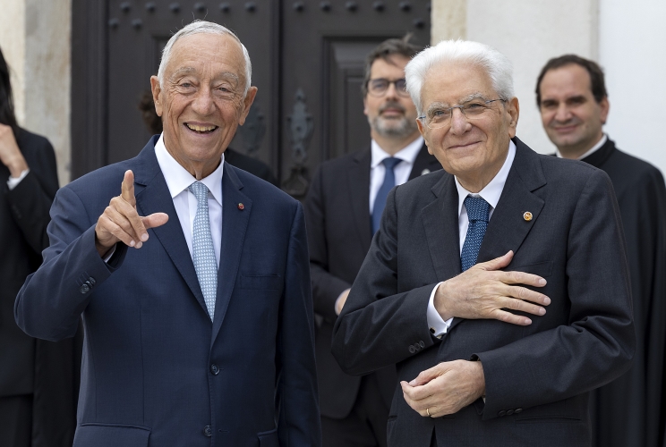 Il Presidente della Repubblica Sergio Mattarella in occasione della consegna della dell'onorificenza accademica di Dottore Honoris Causa dell'Università di Coimbra