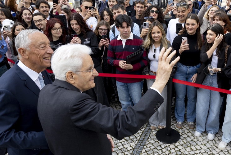 Il Presidente della Repubblica Sergio Mattarella in occasione della consegna della dell'onorificenza accademica di Dottore Honoris Causa dell'Università di Coimbra