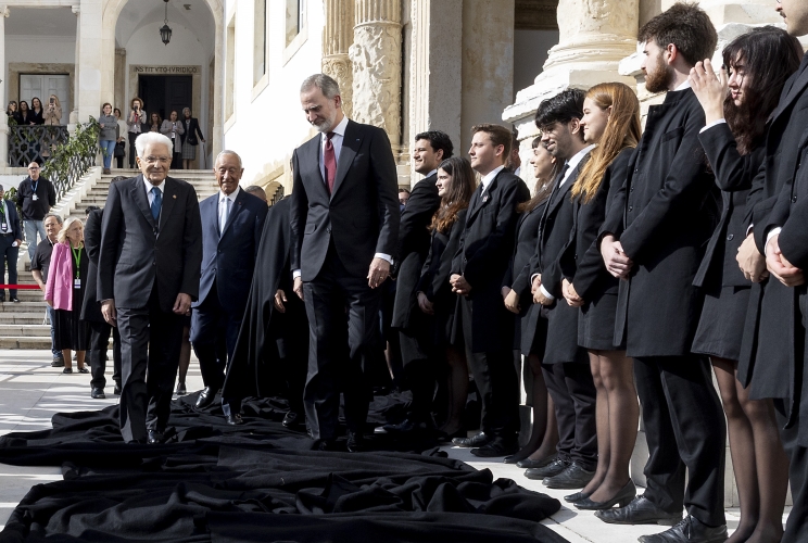 Il Presidente della Repubblica Sergio Mattarella in occasione della consegna della dell'onorificenza accademica di Dottore Honoris Causa dell'Università di Coimbra
