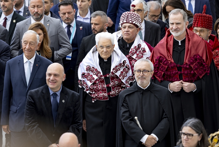 Il Presidente della Repubblica Sergio Mattarella in occasione della consegna della dell'onorificenza accademica di Dottore Honoris Causa dell'Università di Coimbra