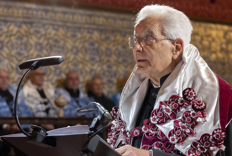 Il Presidente della Repubblica Sergio Mattarella in occasione della consegna della dell'onorificenza accademica di Dottore Honoris Causa dell'Università di Coimbra