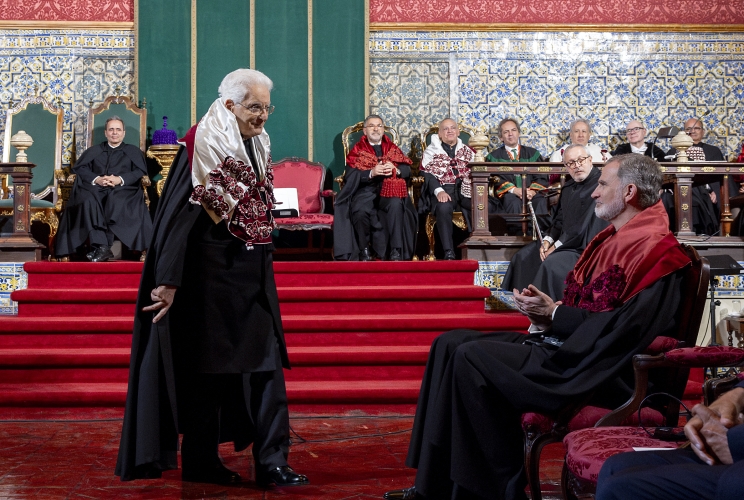 Il Presidente della Repubblica Sergio Mattarella in occasione della consegna della dell'onorificenza accademica di Dottore Honoris Causa dell'Università di Coimbra