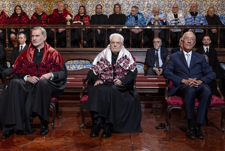 Il Presidente della Repubblica Sergio Mattarella in occasione della consegna della dell'onorificenza accademica di Dottore Honoris Causa dell'Università di Coimbra