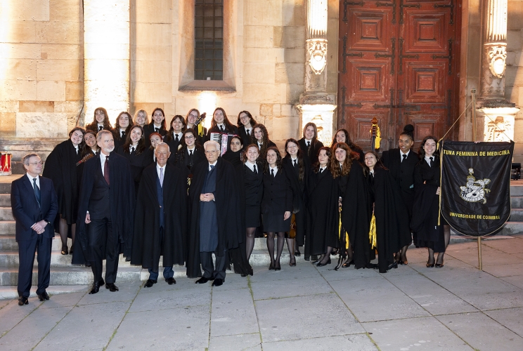 Il Presidente della Repubblica Sergio Mattarella in occasione della consegna della dell'onorificenza accademica di Dottore Honoris Causa dell'Università di Coimbra