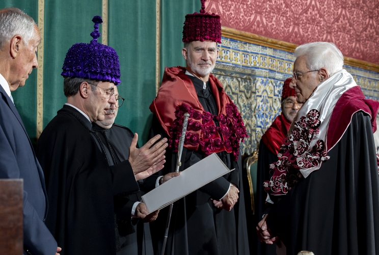 Il Presidente della Repubblica Sergio Mattarella in occasione della consegna della dell'onorificenza accademica di Dottore Honoris Causa dell'Università di Coimbra