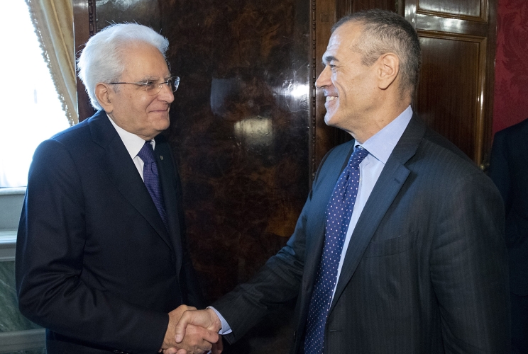 Il Presidente Sergio Mattarella con il Prof. Carlo Cottarelli 