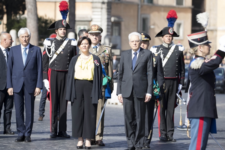 Il Presidente della Repubblica Sergio Mattarella con la Ministra delle Difesa