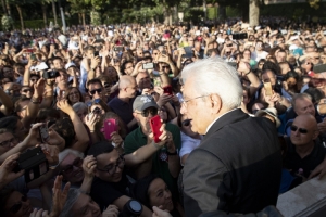Il Presidente Sergio Mattarella tra i visitatori dei Giardini del Quirinale 