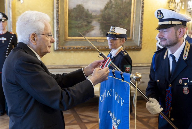 Il Presidente della Repubblica Sergio Mattarella consegna la Medaglia d’Oro al Merito Civile al Comune di Rivoli