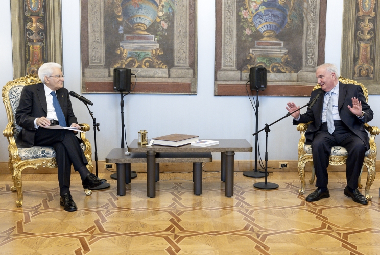 Il Presidente Sergio Mattarella nel corso dell'incontro con una delegazione dell’Istituto Giuseppe Toniolo di Studi Superiori, per la presentazione del Rapporto Giovani 