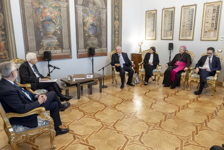 Il Presidente Sergio Mattarella nel corso dell'incontro con una delegazione dell’Istituto Giuseppe Toniolo di Studi Superiori, per la presentazione del Rapporto Giovani 
