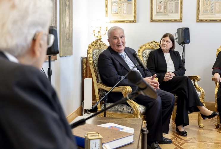 Il Presidente Sergio Mattarella nel corso dell'incontro con una delegazione dell’Istituto Giuseppe Toniolo di Studi Superiori, per la presentazione del Rapporto Giovani 