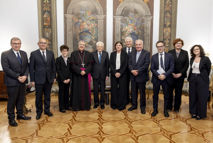 Il Presidente Sergio Mattarella al termine dell'incontro con una delegazione dell’Istituto Giuseppe Toniolo di Studi Superiori, per la presentazione del Rapporto Giovani 