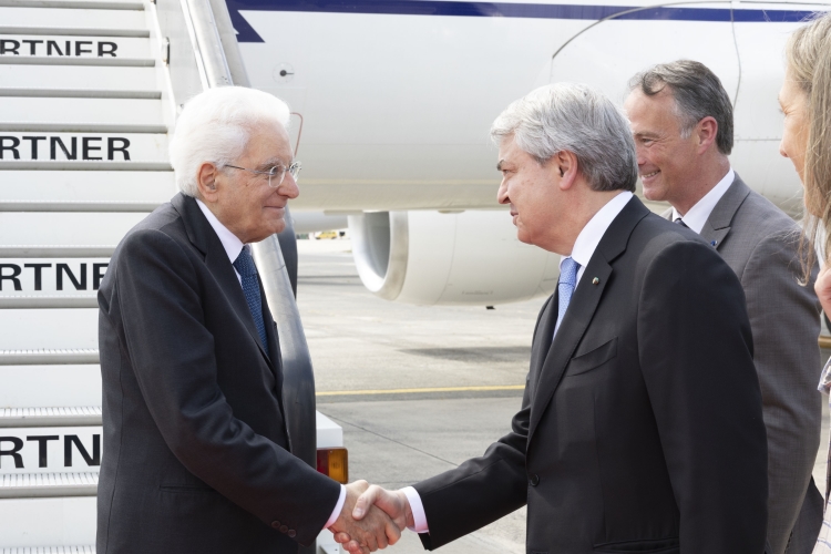 Il Presidente della Repubblica Sergio Mattarella, a Bruxelles, accolto dall'Ambasciatore Vincenzo Celeste Rappresentante Permanente d’Italia presso l’Unione Europea
