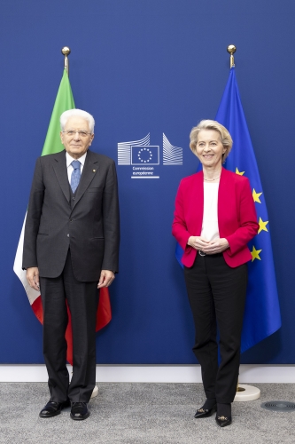 Il Presidente della Repubblica Sergio Mattarella con Ursula von der Leyen, Presidente della Commissione Europea
