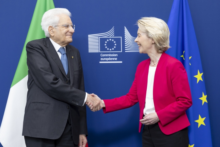 Il Presidente della Repubblica Sergio Mattarella con Ursula von der Leyen, Presidente della Commissione Europea
