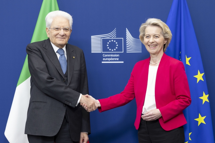 Il Presidente della Repubblica Sergio Mattarella con Ursula von der Leyen, Presidente della Commissione Europea
