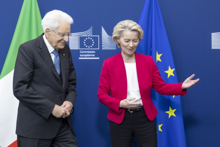 Il Presidente della Repubblica Sergio Mattarella con Ursula von der Leyen, Presidente della Commissione Europea
