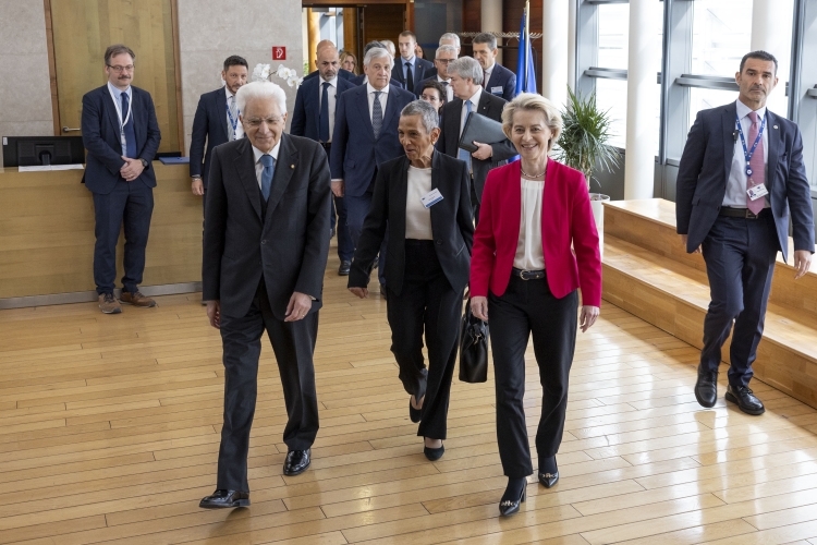 Il Presidente della Repubblica Sergio Mattarella con Ursula von der Leyen, Presidente della Commissione Europea
