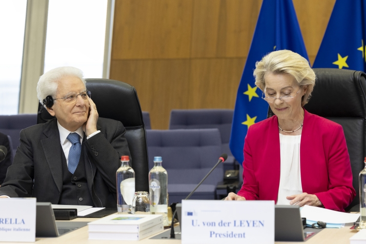 Il Presidente della Repubblica Sergio Mattarella con Ursula von der Leyen, Presidente della Commissione Europea
