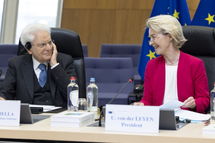 Il Presidente della Repubblica Sergio Mattarella con Ursula von der Leyen, Presidente della Commissione Europea
