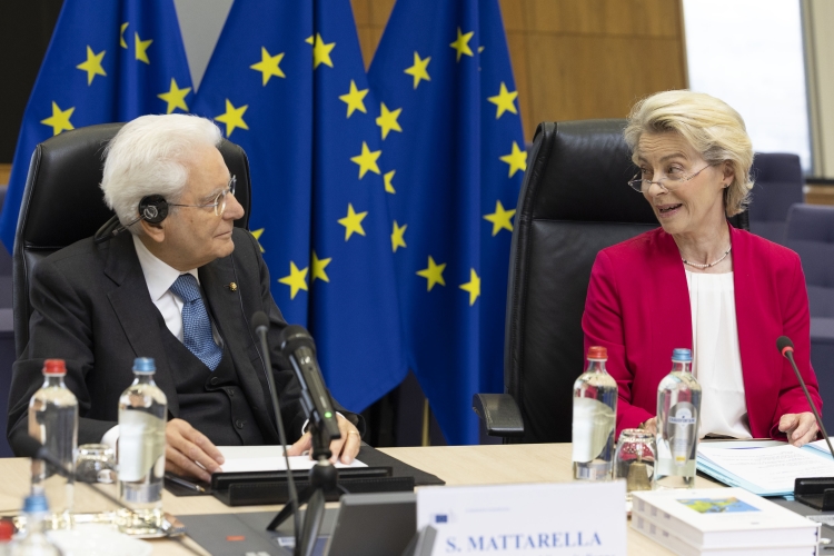 Il Presidente della Repubblica Sergio Mattarella con Ursula von der Leyen, Presidente della Commissione Europea
