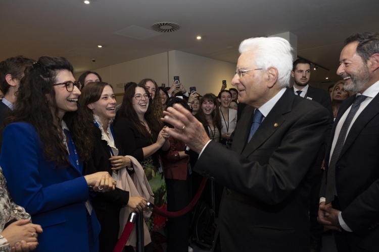 Il Presidente della Repubblica Sergio Mattarella incontra funzionari italiani in servizio presso le Istituzioni dell’Unione Europea

