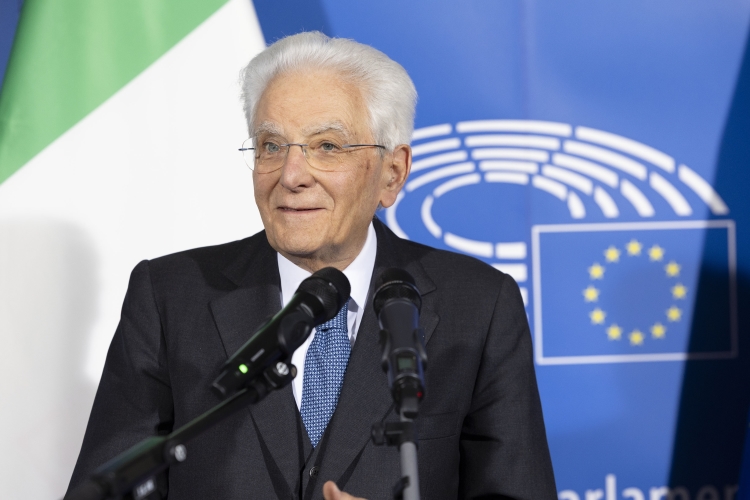 Il Presidente della Repubblica Sergio Mattarella incontra funzionari italiani in servizio presso le Istituzioni dell’Unione Europea
