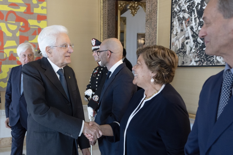 Il Presidente della Repubblica Sergio Mattarella saluta Fabio Pinelli, Vice Presidente del Consiglio Superiore della Magistratura, Margherita Cassano, Primo Presidente della Corte Suprema di Cassazione,e Pietro Gaeta, Procuratore generale presso la Corte Suprema di Cassazione, in occasione dell'incontro del Presidente della Repubblica con i Magistrati ordinari in tirocinio nominati con D.M. 15/04/2024 e D.M. 22/10/2024
