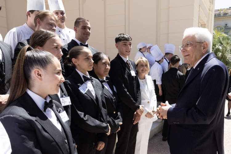 Il Presidente della Repubblica Sergio Mattarella incontra una rappresentanza di studenti degli istituti alberghieri,in occasione del Ricevimento della Festa Nazionale della Repubblica
