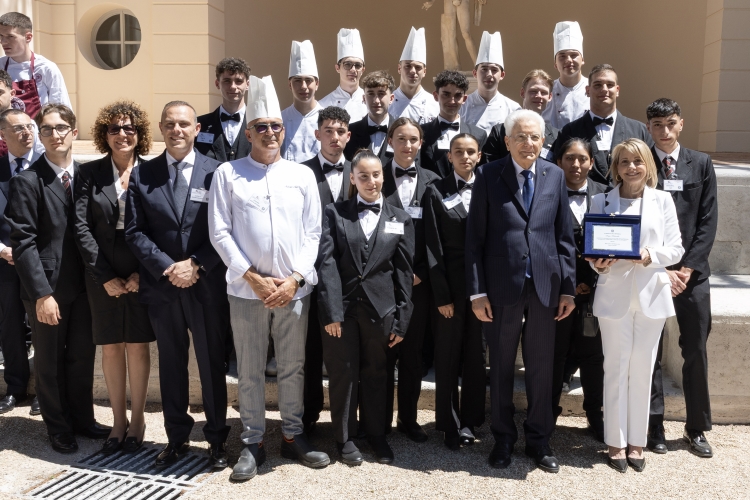 Il Presidente della Repubblica Sergio Mattarella incontra una rappresentanza di studenti degli istituti alberghieri,in occasione del Ricevimento della Festa Nazionale della Repubblica
