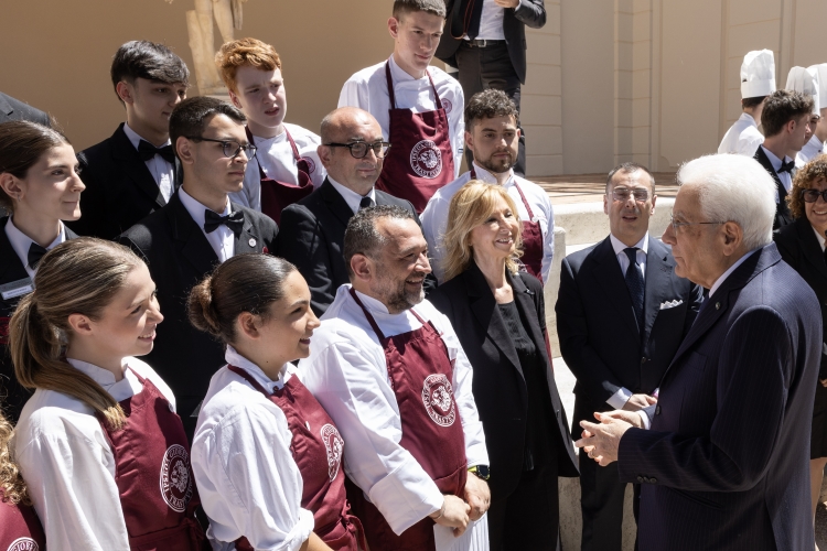 Il Presidente della Repubblica Sergio Mattarella incontra una rappresentanza di studenti degli istituti alberghieri,in occasione del Ricevimento della Festa  della Repubblica

