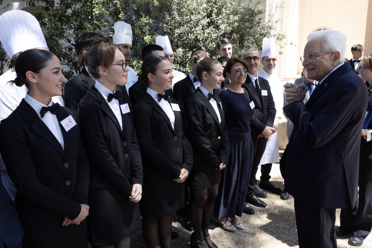Il Presidente della Repubblica Sergio Mattarella incontra una rappresentanza di studenti degli istituti alberghieri,in occasione del Ricevimento della Festa della Repubblica
