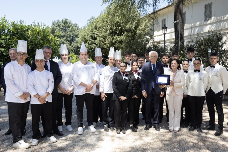 Il Presidente della Repubblica Sergio Mattarella incontra una rappresentanza di studenti degli istituti alberghieri,in occasione del Ricevimento della Festa Nazionale della Repubblica
