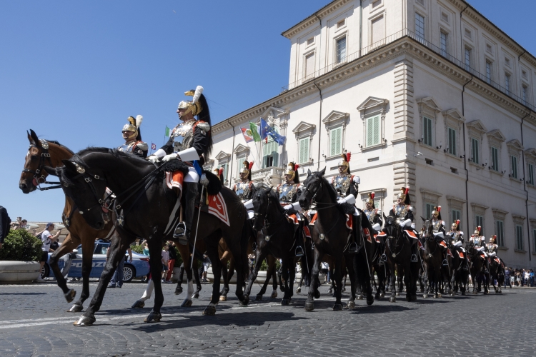 Il Cambio solenne della Guardia d'Onore da parte del Reggimento Corazzieri a cavallo con la Fanfara del IV Reggimento Carabinieri a cavallo, in occasione della Festa della Repubblica

