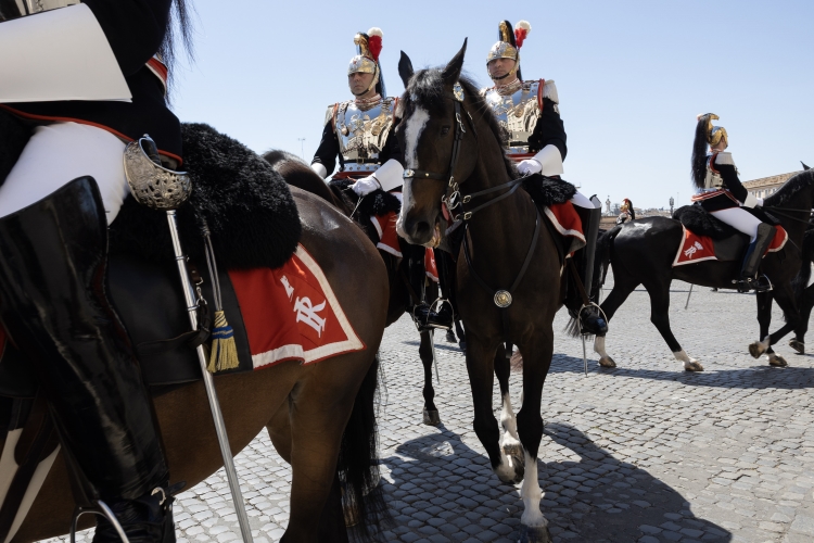 Il Cambio solenne della Guardia d'Onore da parte del Reggimento Corazzieri a cavallo con la Fanfara del IV Reggimento Carabinieri a cavallo, in occasione della Festa della Repubblica
