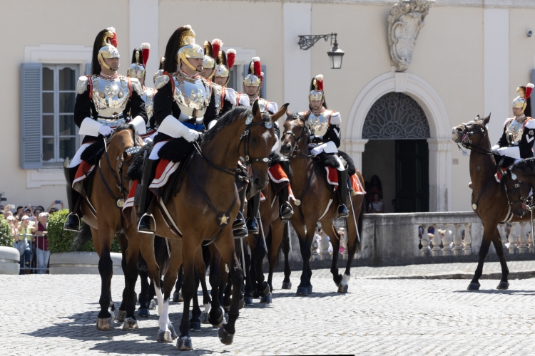 Il Cambio solenne della Guardia d'Onore da parte del Reggimento Corazzieri a cavallo con la Fanfara del IV Reggimento Carabinieri a cavallo, in occasione della Festa della Repubblica
