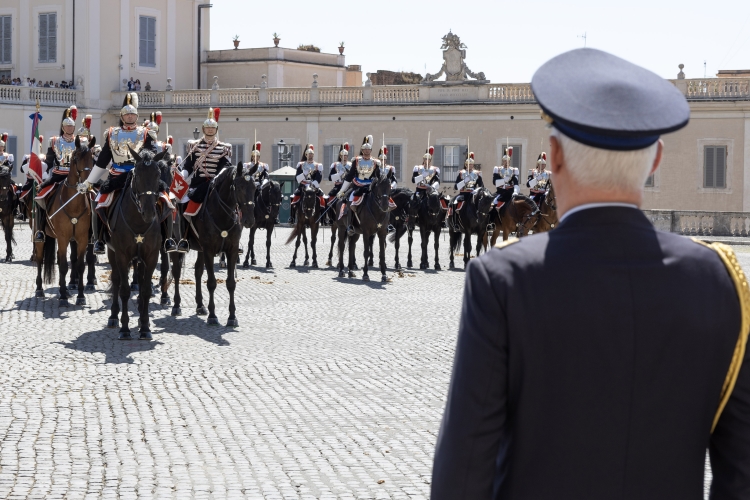 Il Cambio solenne della Guardia d'Onore da parte del Reggimento Corazzieri a cavallo con la Fanfara del IV Reggimento Carabinieri a cavallo, in occasione della Festa della Repubblica
