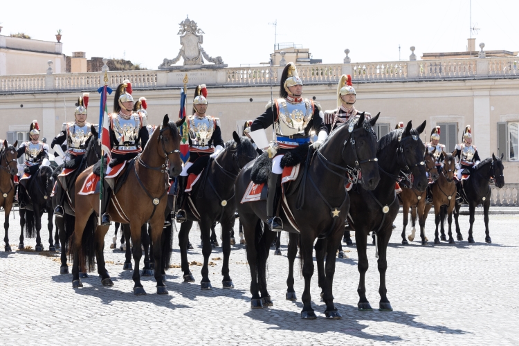 Il Cambio solenne della Guardia d'Onore da parte del Reggimento Corazzieri a cavallo con la Fanfara del IV Reggimento Carabinieri a cavallo, in occasione della Festa della Repubblica
