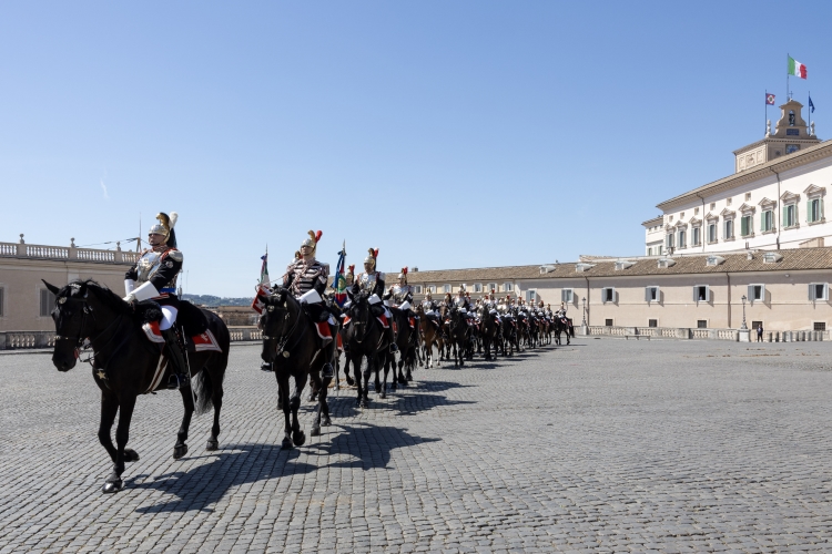 Il Cambio solenne della Guardia d'Onore da parte del Reggimento Corazzieri a cavallo con la Fanfara del IV Reggimento Carabinieri a cavallo, in occasione della Festa della Repubblica
